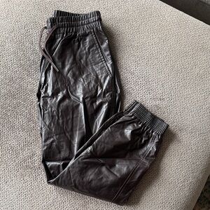 Zara Women's Black Cropped Pants